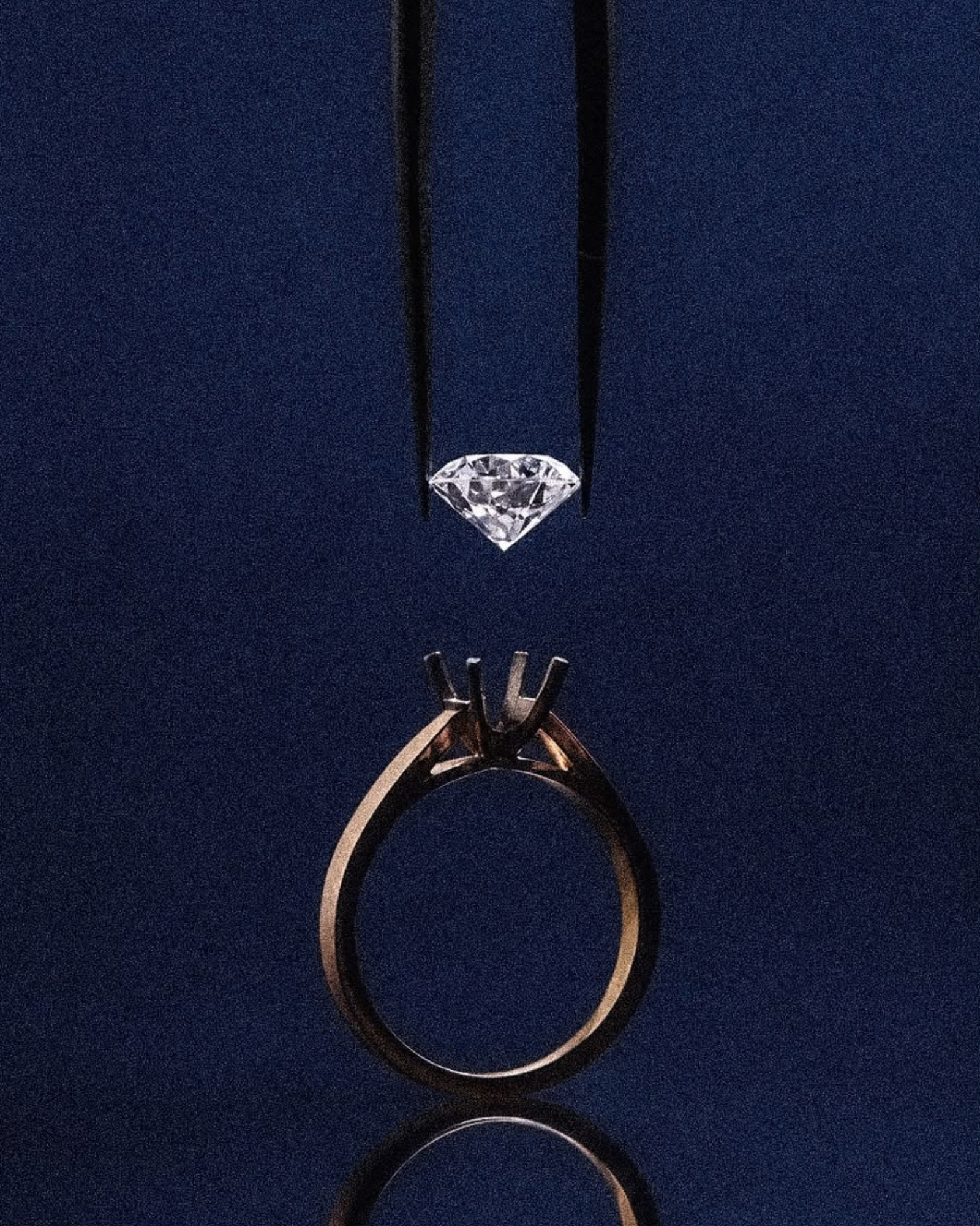 Joia Gabriela Degan Fine Jewelry em composição azul